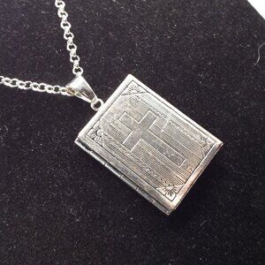 "PRAYER BOOK" HINGED CROSS BIBLE SILVERY PENDANT NECKLACE D1